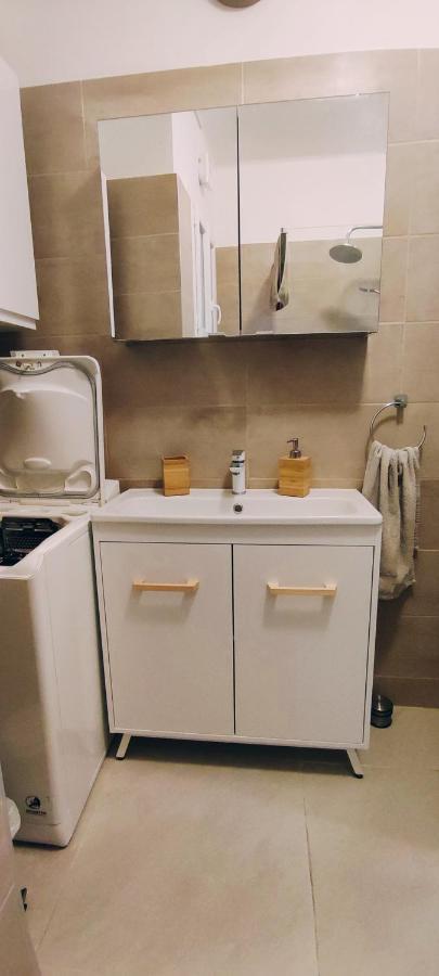 Le Studio Des Tours - Parking Apartment อาร์ลส์ ภายนอก รูปภาพ
